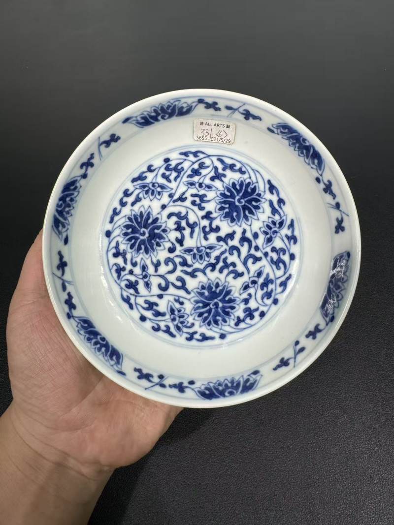 清同治 青花缠枝莲纹盘 - 图2