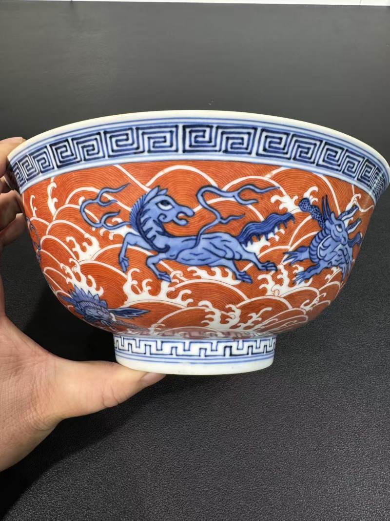 清嘉庆 青花矾红海八怪纹碗 - 图5