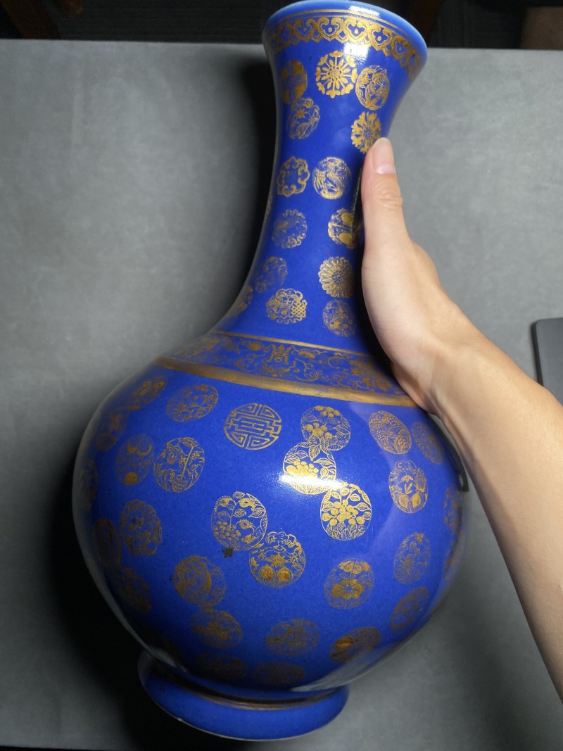 清光绪 霁蓝釉描金皮球花纹玉堂春瓶 - 图5