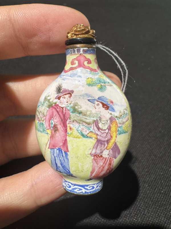 清 铜胎画珐琅西洋人物烟壶 - 图4