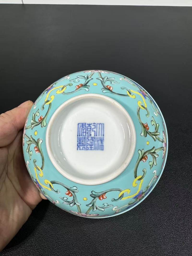 清乾隆 松石绿地洋彩缠枝宝相花纹碗 - 图7