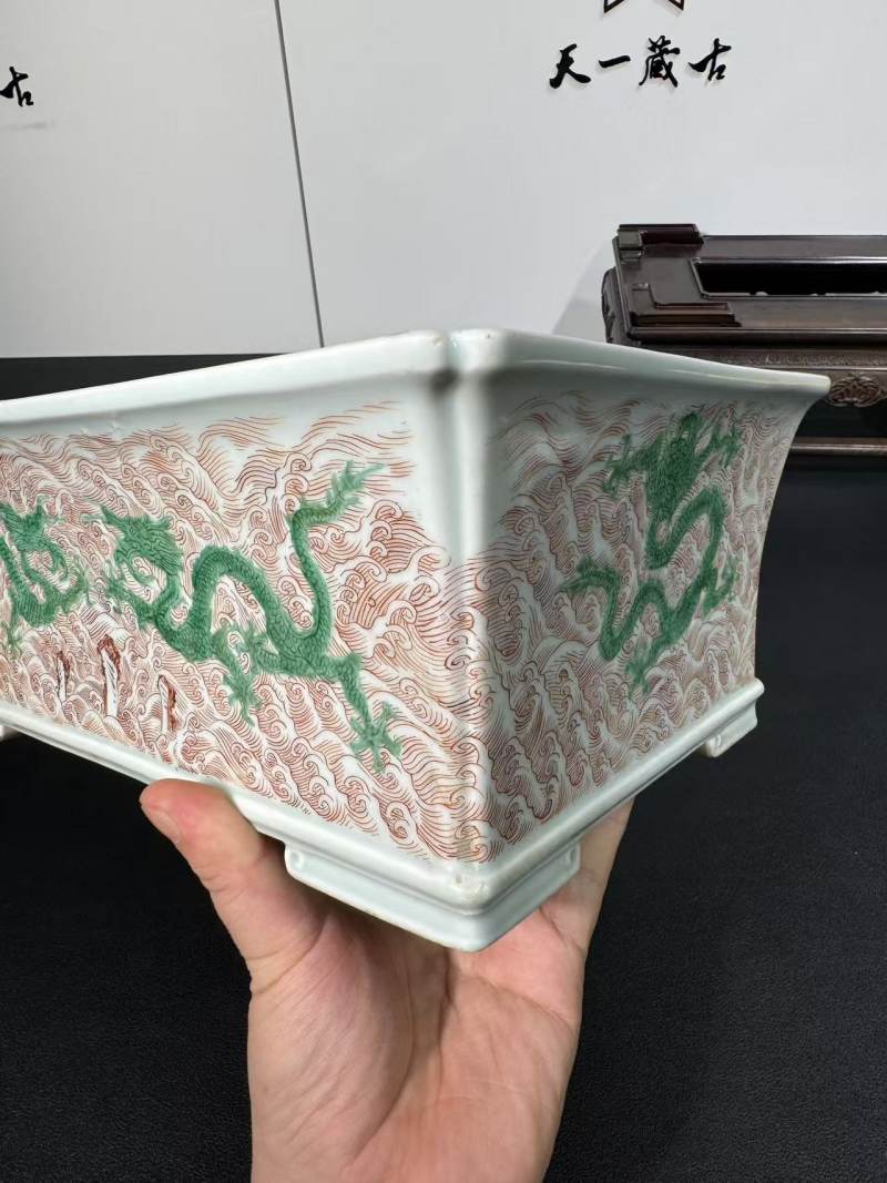 清康熙 矾红海水江涯模印绿龙纹长方花盆 - 图5