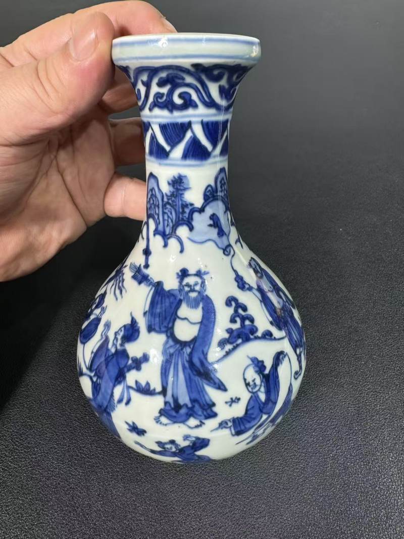 明嘉靖 青花八仙图盘口瓶 - 图4