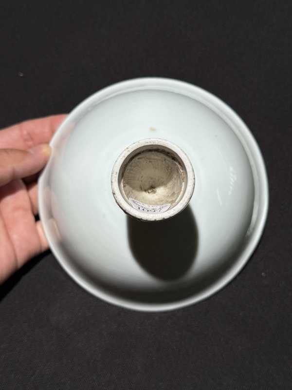 明 白釉暗刻缠枝花卉纹高足碗 - 图7