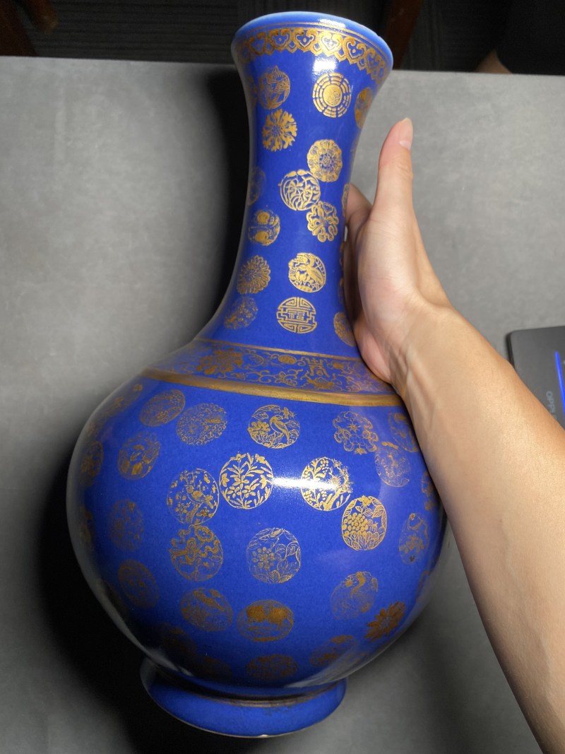 清光绪 霁蓝釉描金皮球花纹玉堂春瓶 - 图6