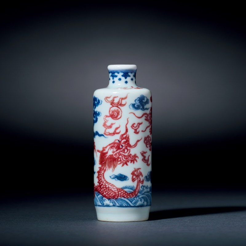 清中期 青花釉里红龙纹鼻烟壶 - 图2