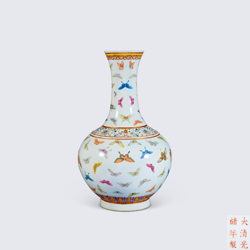 清光绪 粉彩百蝶纹赏瓶 - 图1