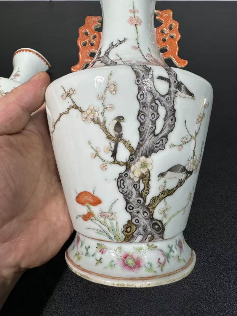 清 粉彩喜上眉梢图凤鸟耳壁瓶一对 - 图9