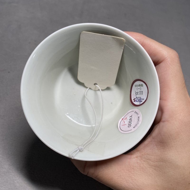 清雍正 白釉暗刻凤穿牡丹纹高足杯一对 - 图8