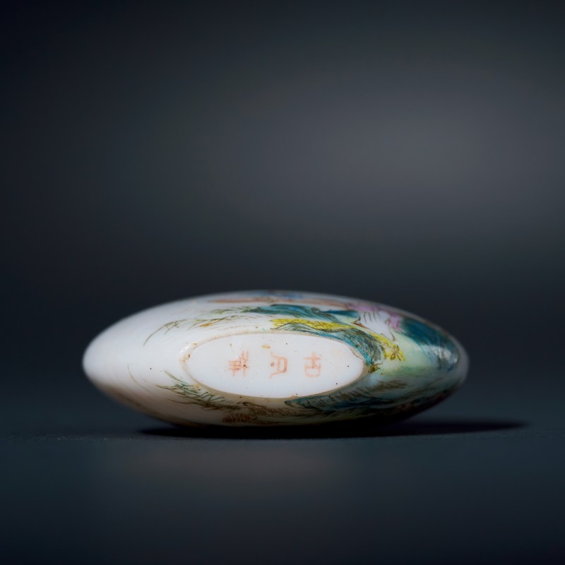 清 料胎画珐琅人物烟壶 - 图3