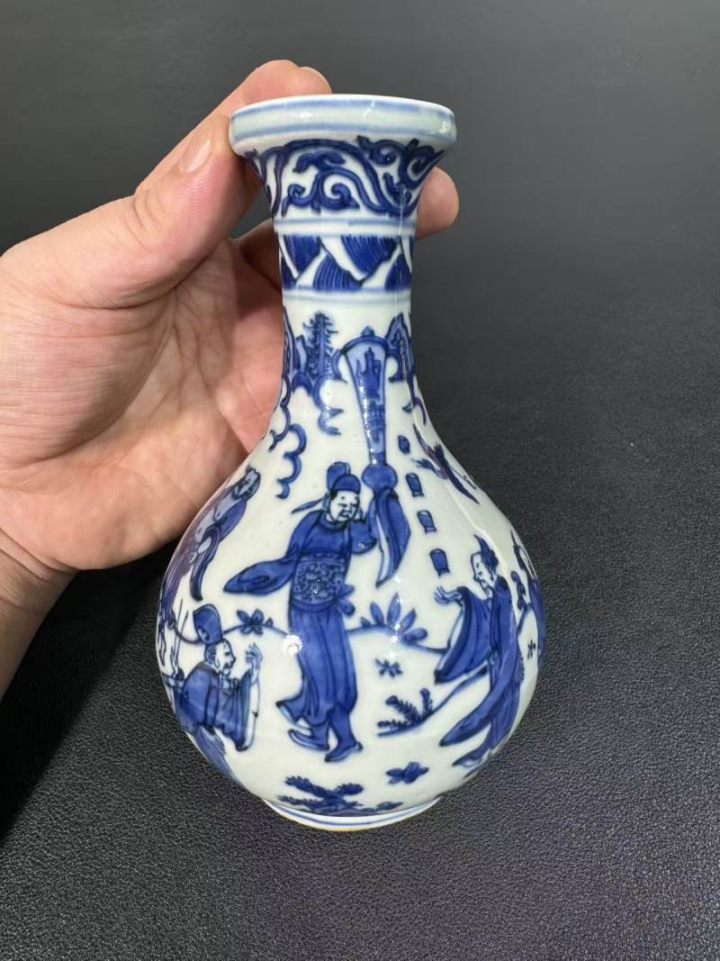 明嘉靖 青花八仙图盘口瓶 - 图5