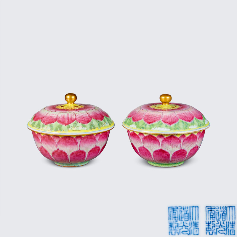 清道光 粉彩描金莲花盖碗一对