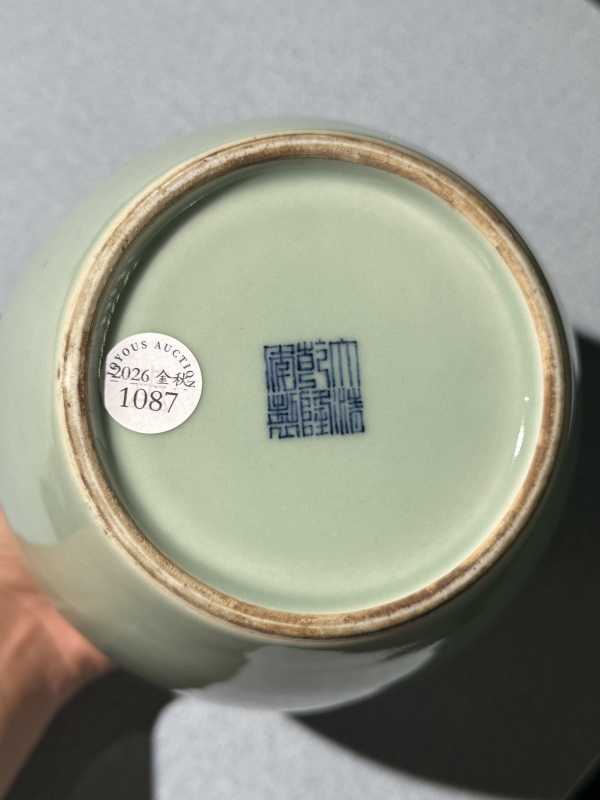 清乾隆 豆青釉月牙罐 - 图9