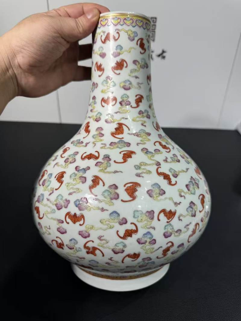 清光绪 粉彩云福纹荸荠瓶 - 图2