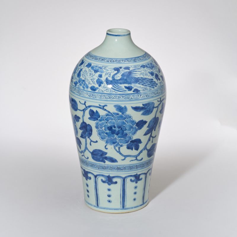 清雍正 青花缠枝牡丹纹梅瓶 - 图4