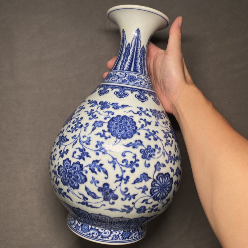 清乾隆 青花缠枝莲纹玉壶春瓶 - 图7