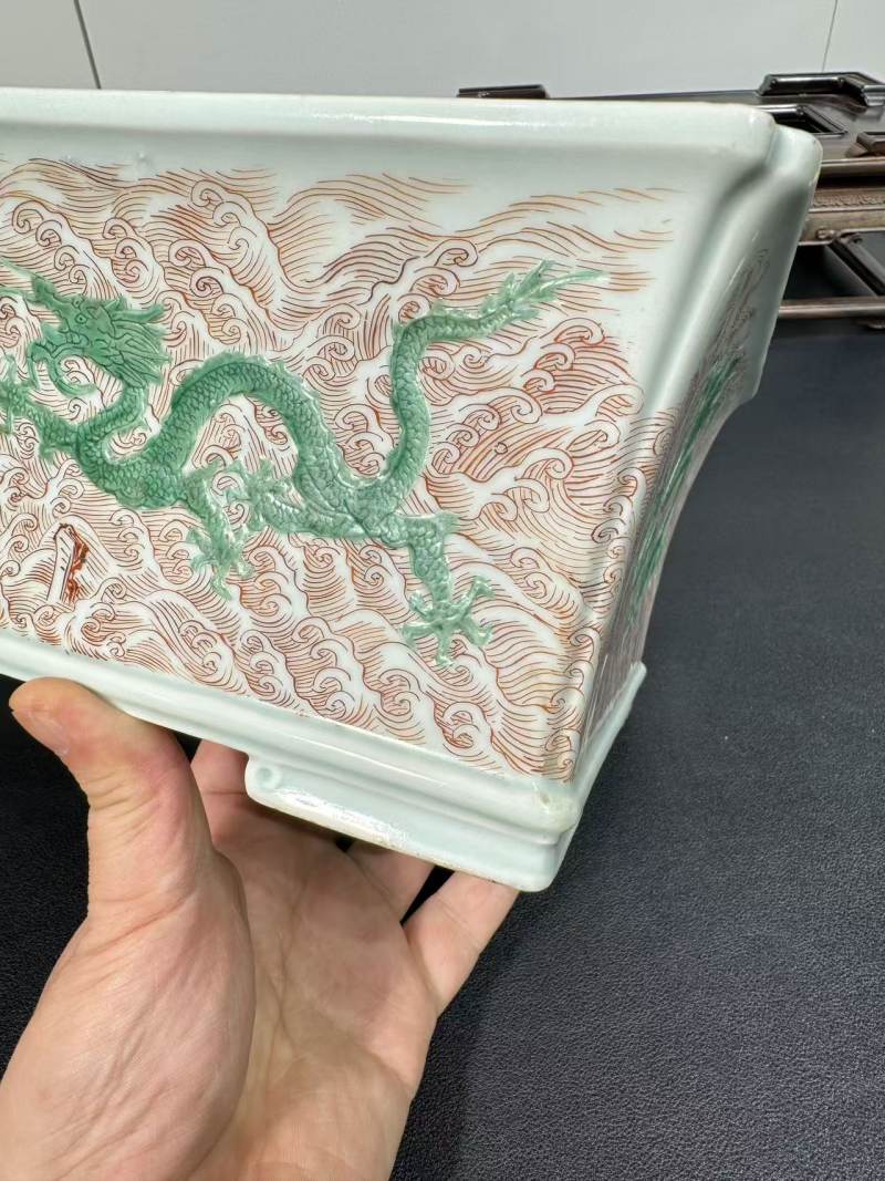 清康熙 矾红海水江涯模印绿龙纹长方花盆 - 图7