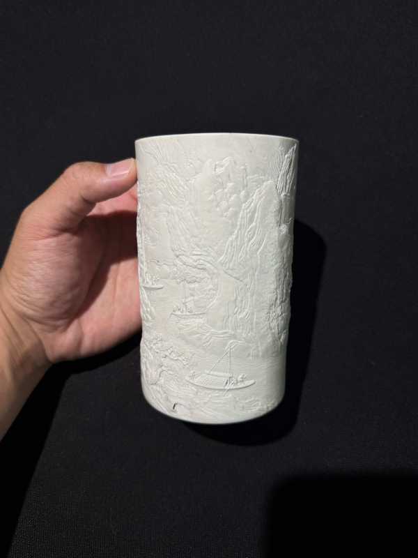 清道光 陈国治作白釉雕瓷山水图笔筒 - 图5