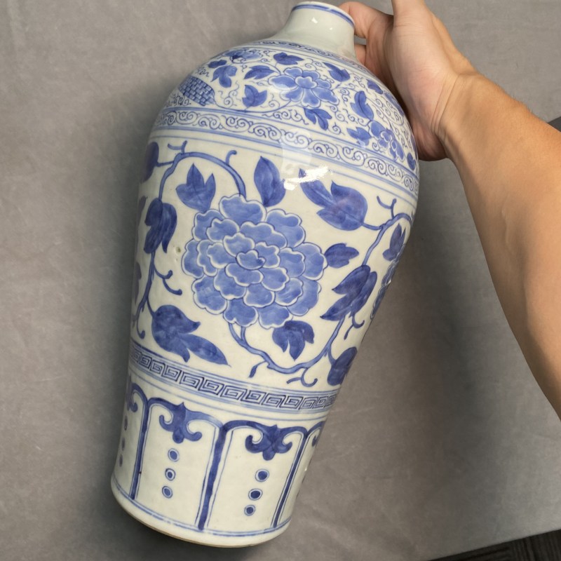 清雍正 青花缠枝牡丹纹梅瓶 - 图5