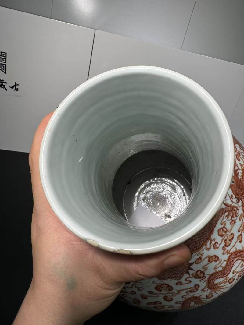 清同治 矾红九龙纹天球瓶 - 图9