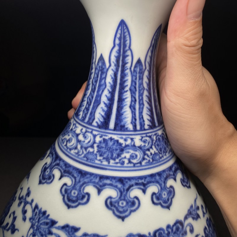 清乾隆 青花缠枝莲纹玉壶春瓶 - 图8