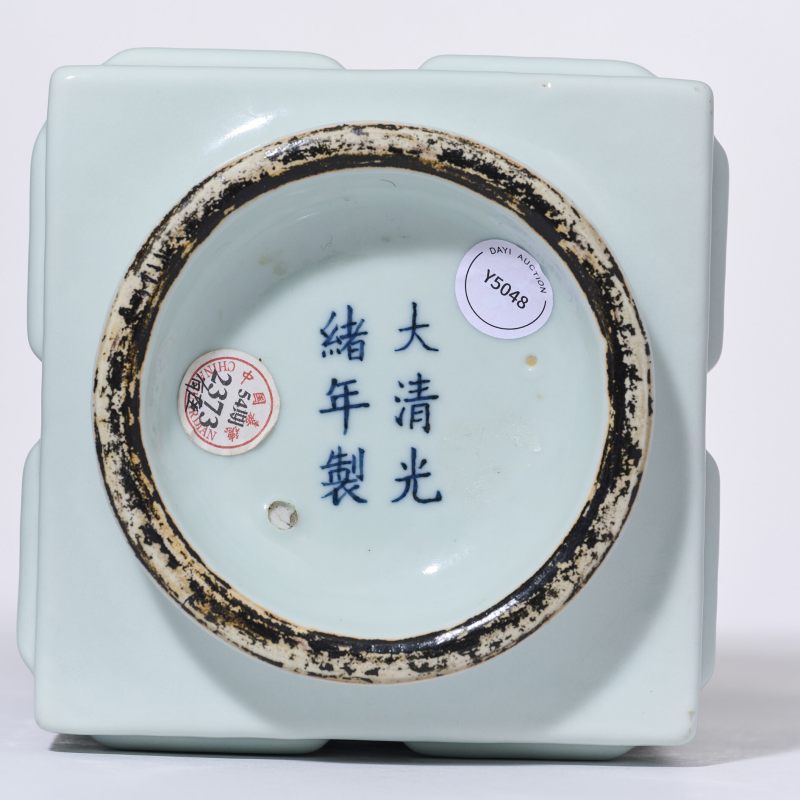 清光绪 粉青釉八卦琮式瓶 - 图3