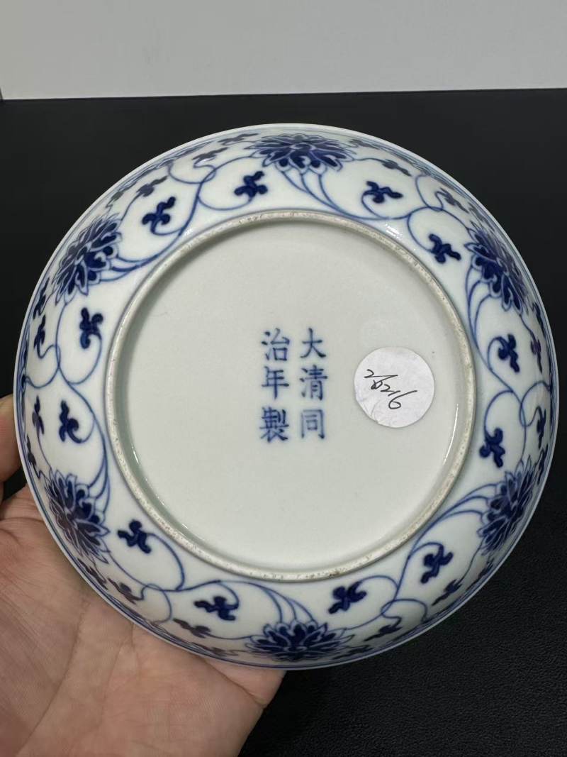 清同治 青花缠枝莲纹盘 - 图6