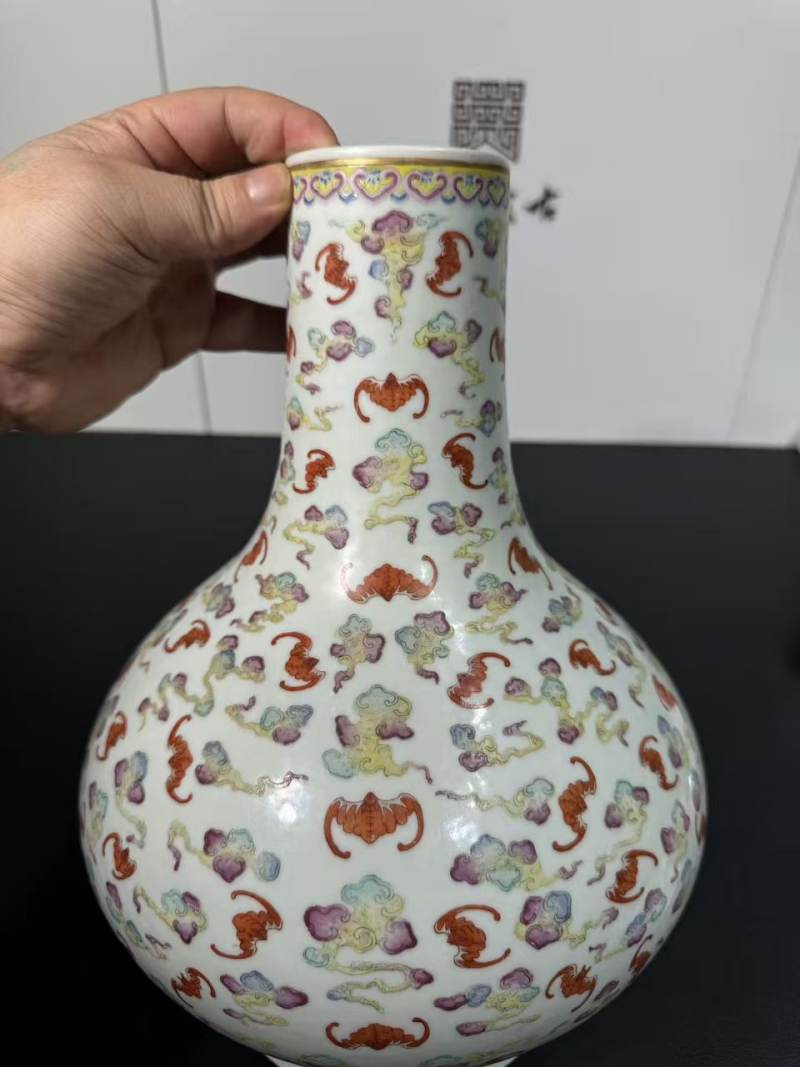 清光绪 粉彩云福纹荸荠瓶 - 图4