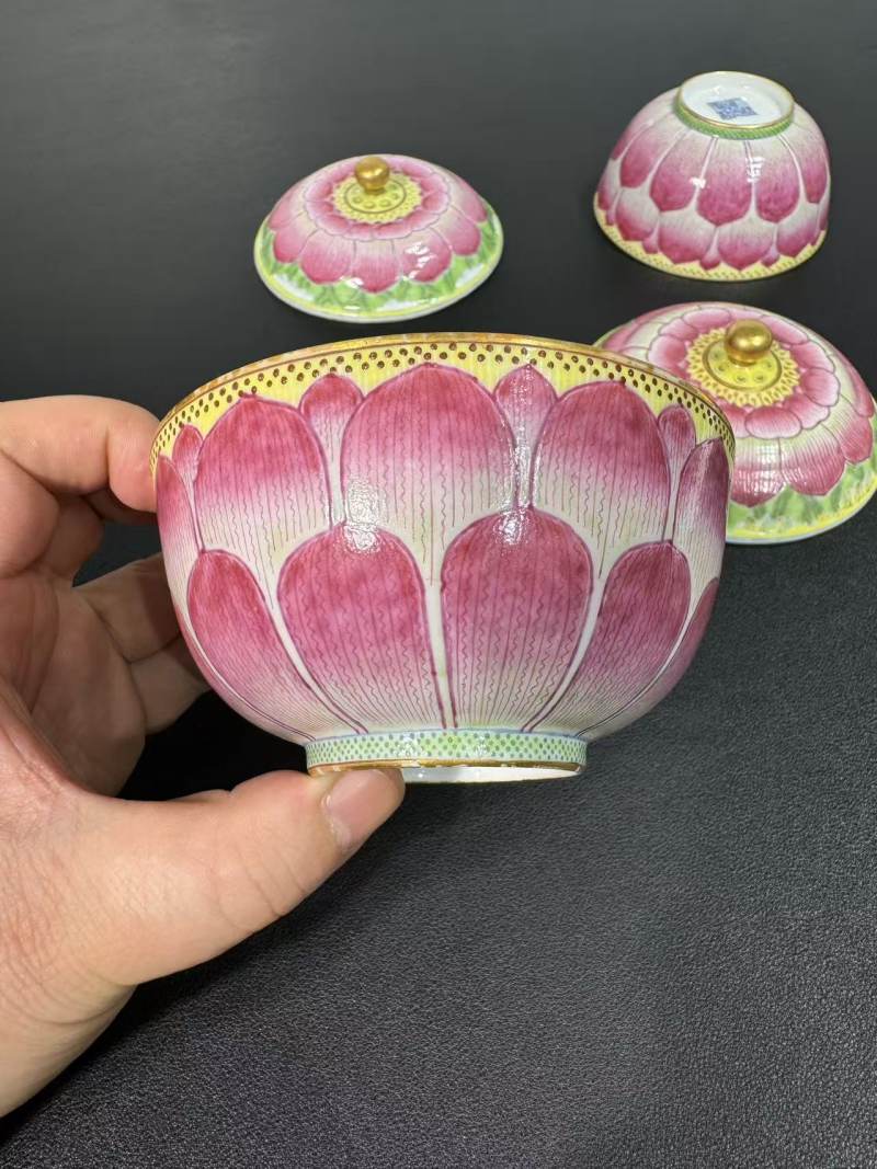 清道光 粉彩描金莲花盖碗一对 - 图3