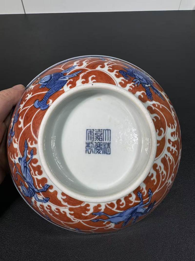 清嘉庆 青花矾红海八怪纹碗 - 图9