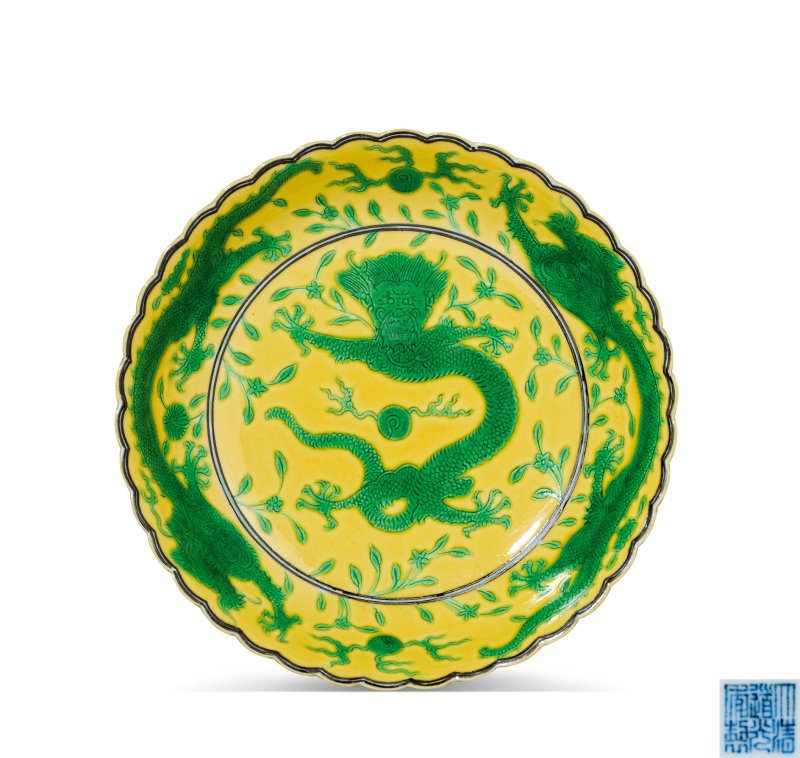 清道光 黄地绿彩龙纹花口盘 - 图1