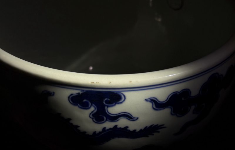 清乾隆 青花云龙纹卷缸 - 图15