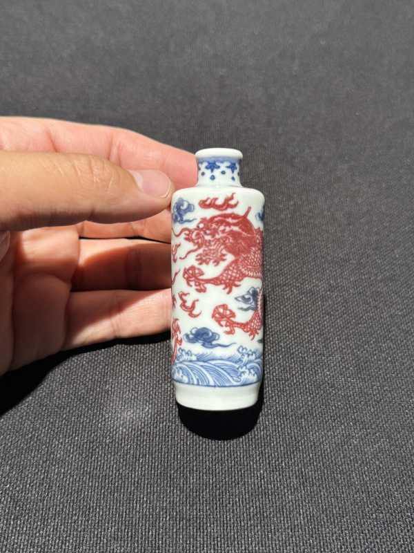 清中期 青花釉里红龙纹鼻烟壶 - 图3