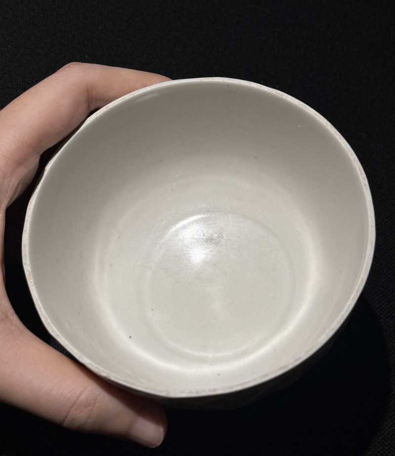 明 白釉刻莲瓣纹碗 - 图7