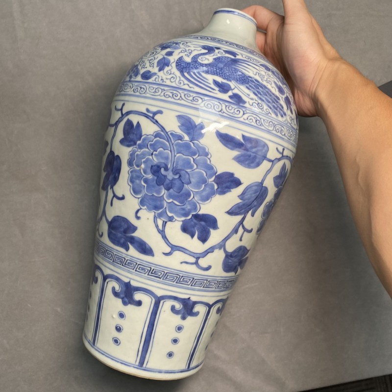 清雍正 青花缠枝牡丹纹梅瓶 - 图6