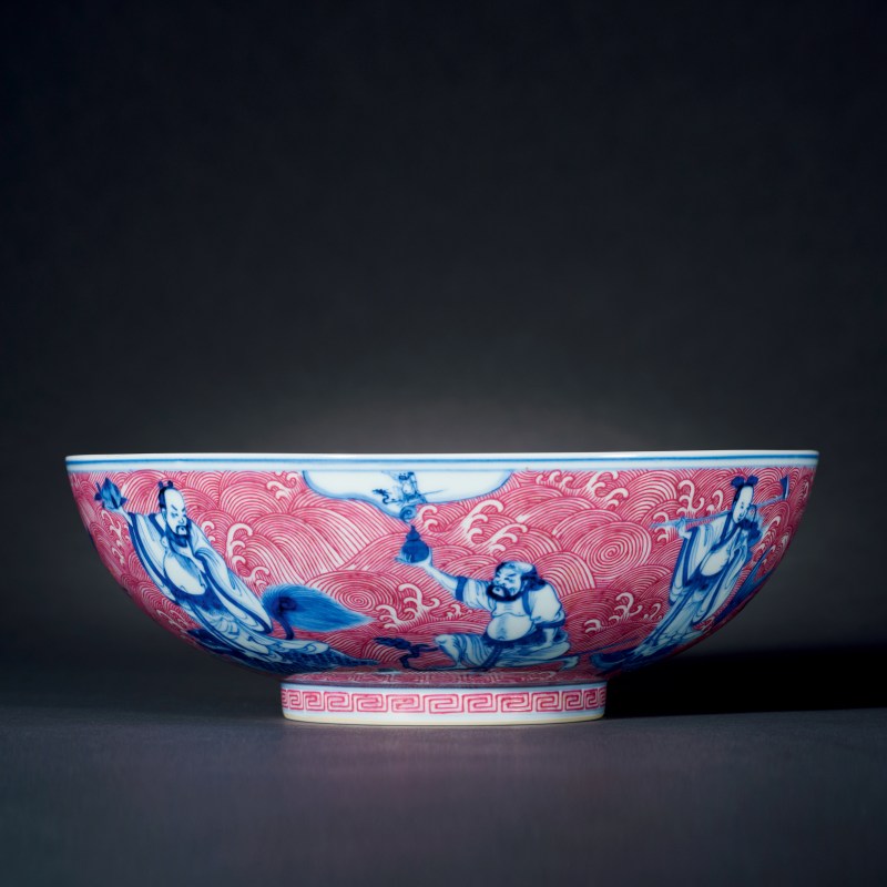 清乾隆 青花胭脂红八仙祝寿图碗 - 图3