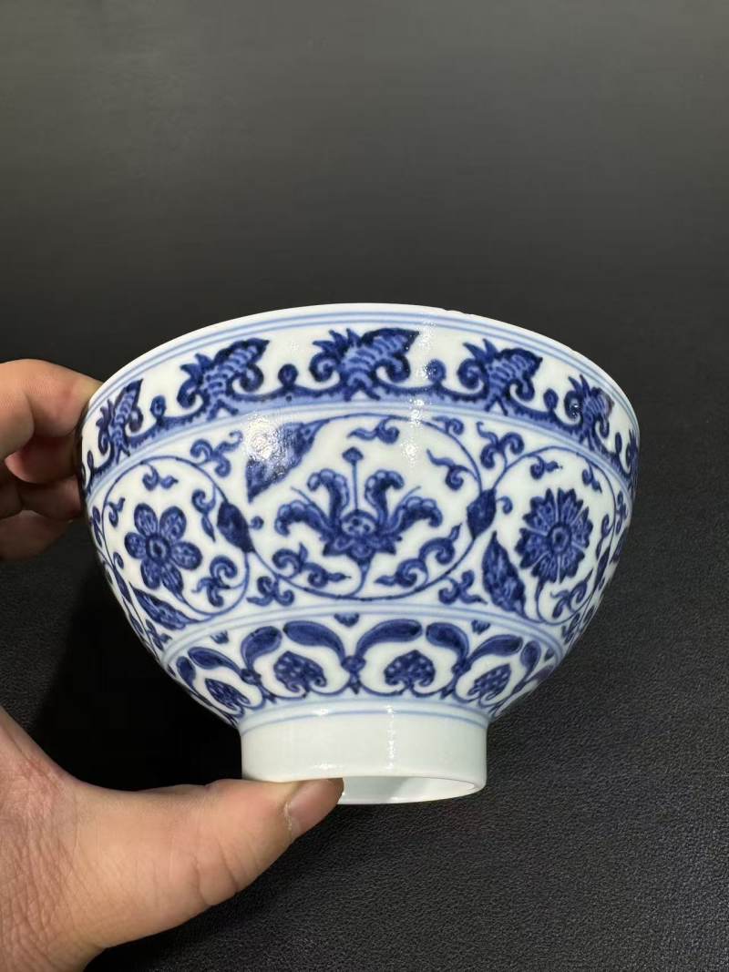 清乾隆 青花五佛、五佛母心咒种子字纹供碗 - 图2