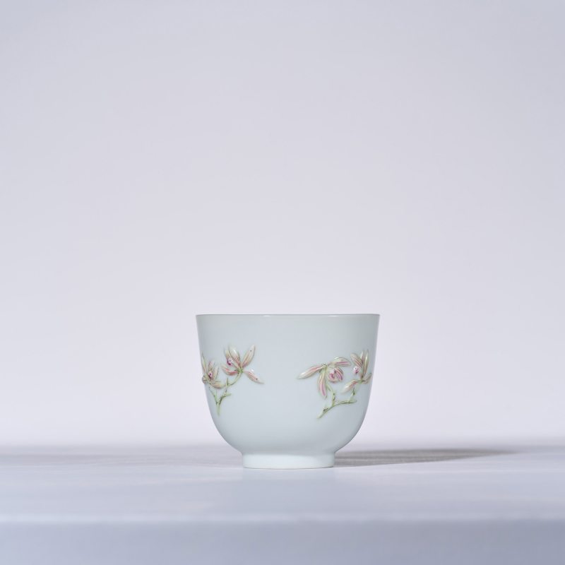 清道光 粉彩浮雕折枝兰花图杯 - 图4