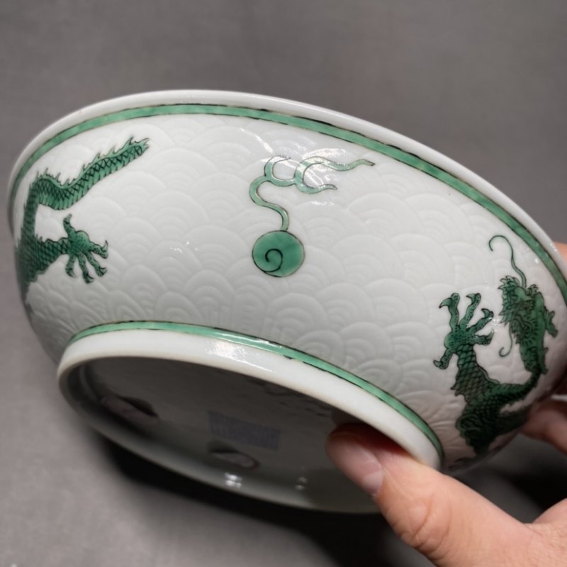 清道光 白釉暗刻绿彩海水龙纹盘 - 图8