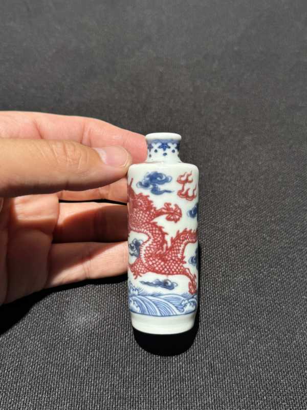 清中期 青花釉里红龙纹鼻烟壶 - 图4