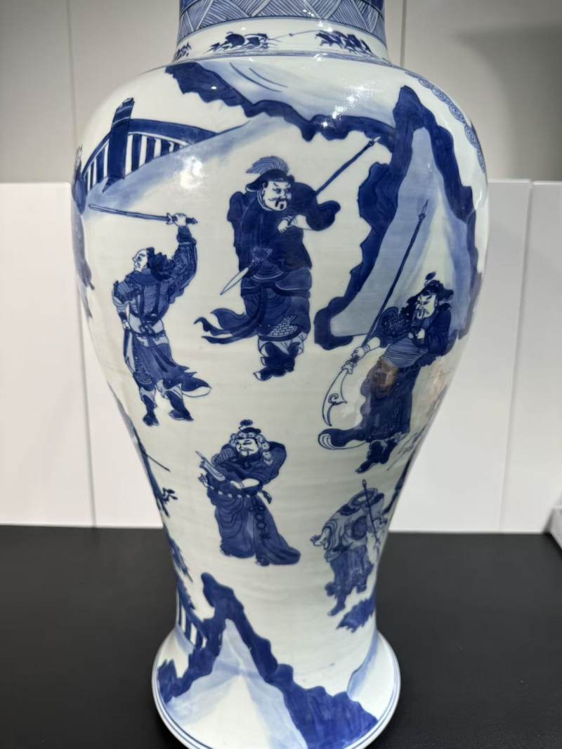 清乾隆 青花水浒群将图大凤尾尊 - 图3