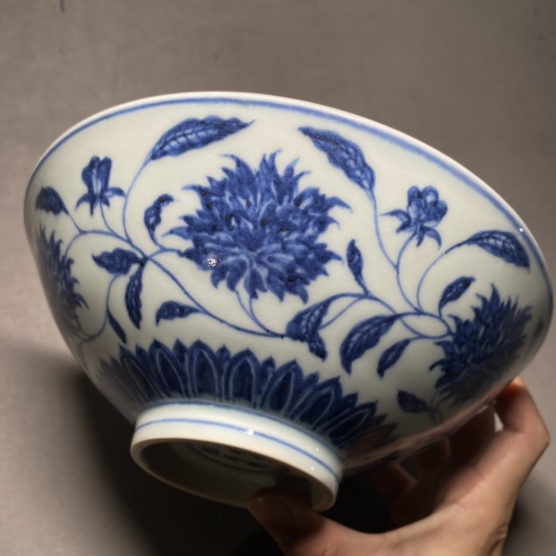 明宣德 内暗花外青花缠枝花卉纹斗笠碗 - 图10