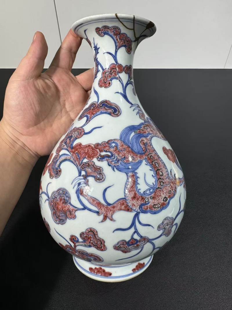 清乾隆 青花釉里红龙衔灵芝纹玉壶春瓶 - 图3