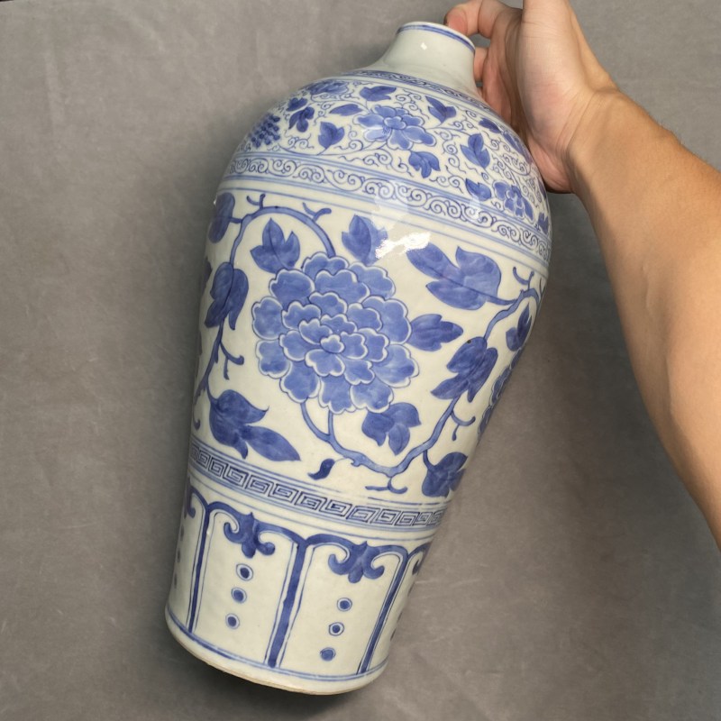 清雍正 青花缠枝牡丹纹梅瓶 - 图7
