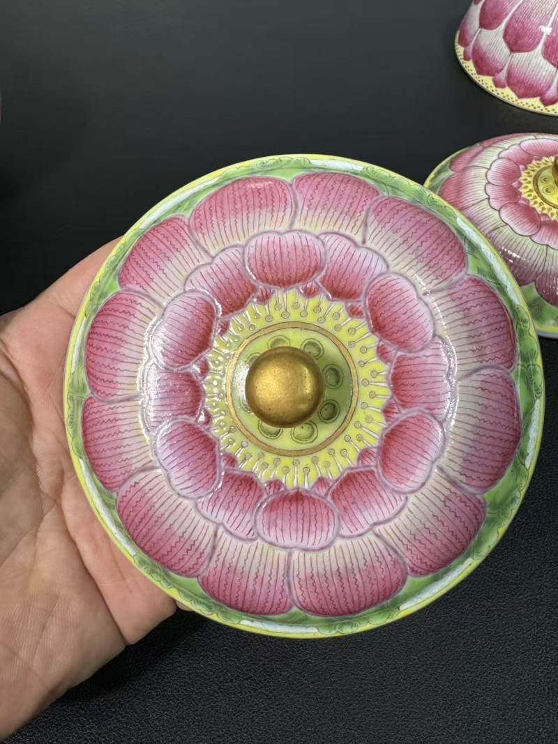 清道光 粉彩描金莲花盖碗一对 - 图5