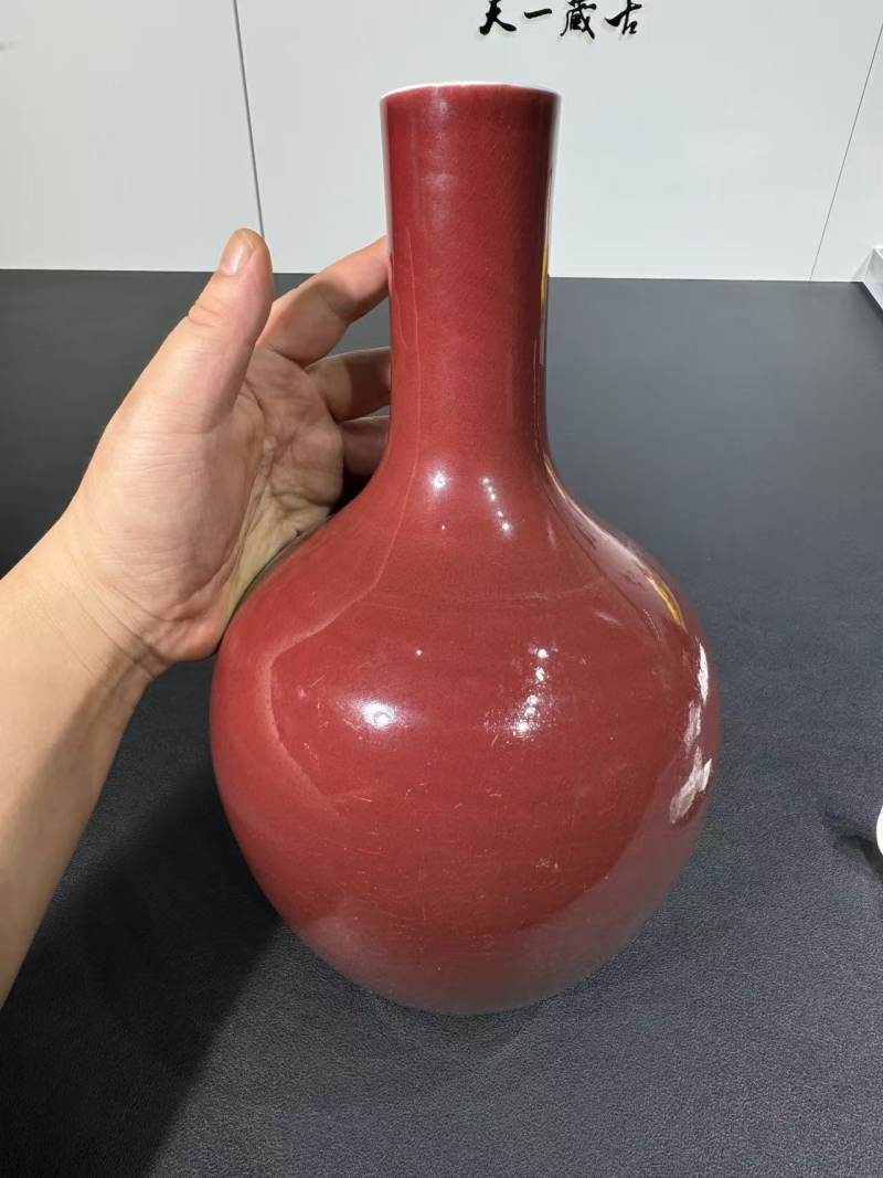 清雍正 霁红釉天球瓶 - 图2