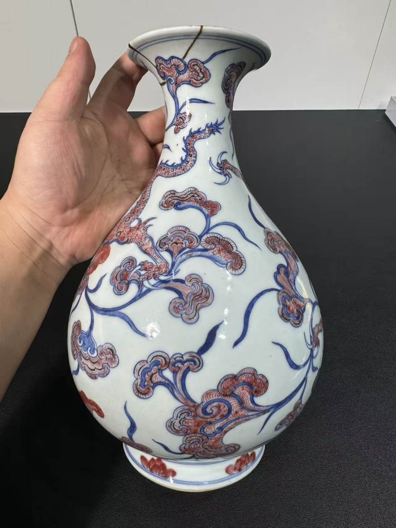 清乾隆 青花釉里红龙衔灵芝纹玉壶春瓶 - 图4