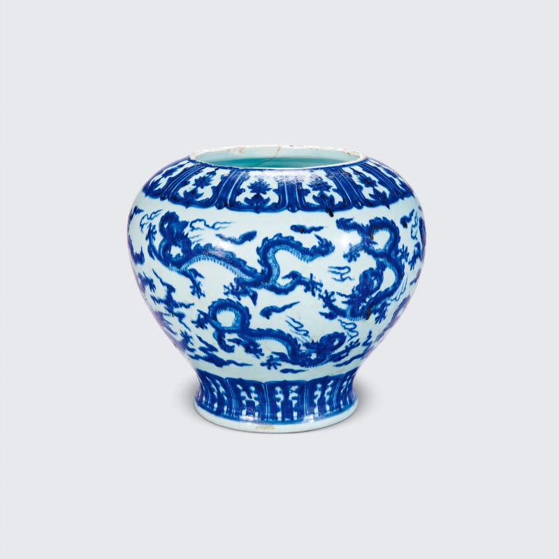 明天顺 青花九龙纹大罐