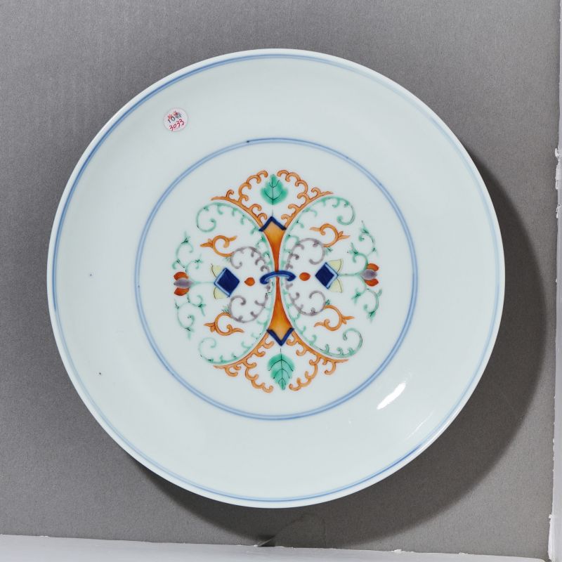 清同治 斗彩忍冬纹盘一对 - 图5