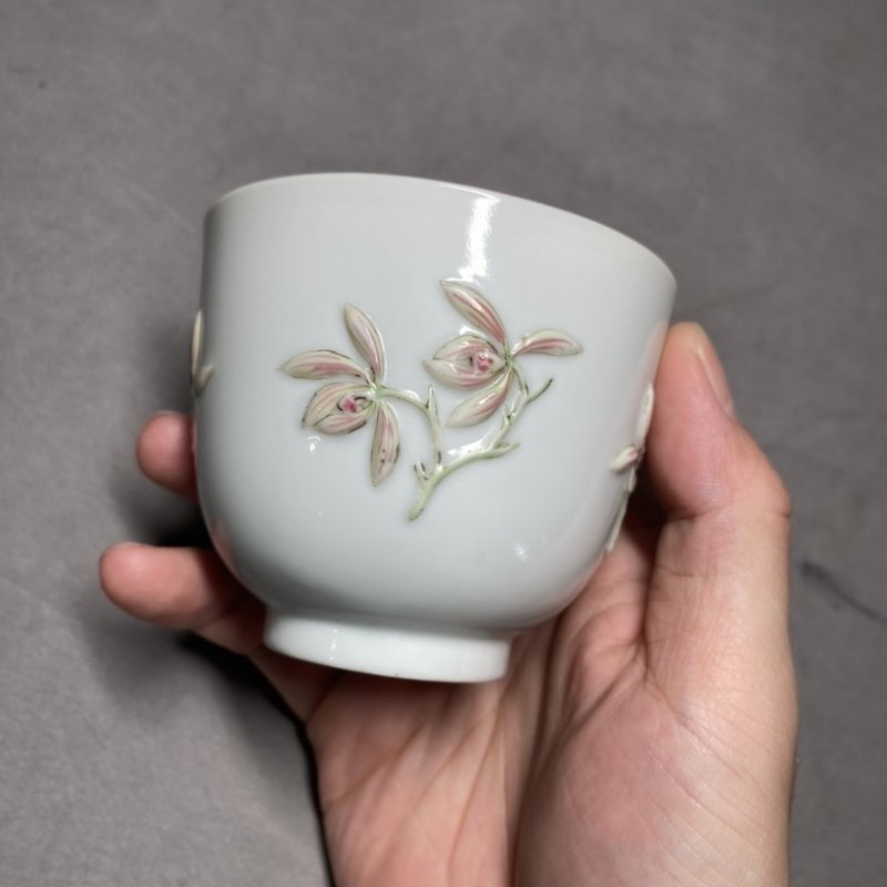 清道光 粉彩浮雕折枝兰花图杯 - 图6